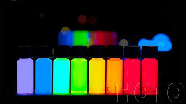 800px-Quantum_Dots_with_emission_maxima_in_a_10-nm_step_are_being_produced_at_PlasmaChem_in_a_kg_scale.jpg